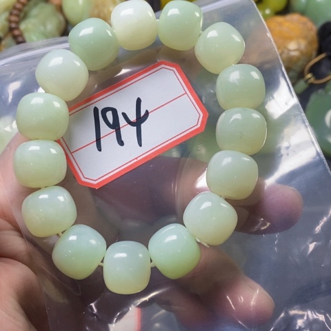 未镶嵌蛇纹石玉手链