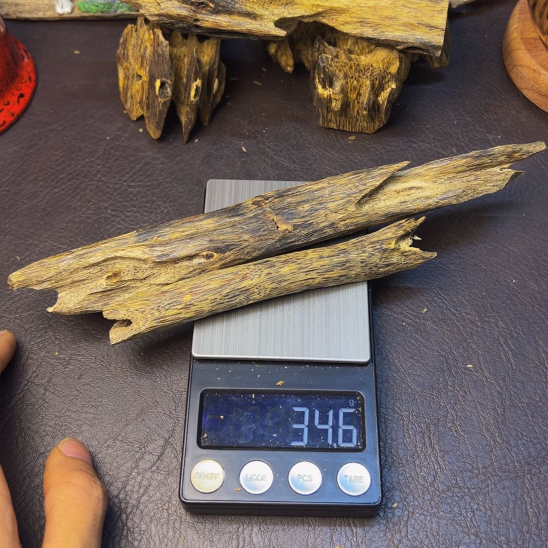 吉***〜沉香碎屑沉香蓝白石+白露共34克