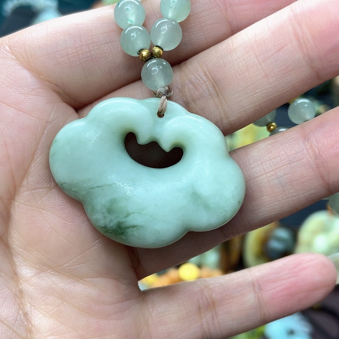 蛇纹石玉颈饰未镶嵌