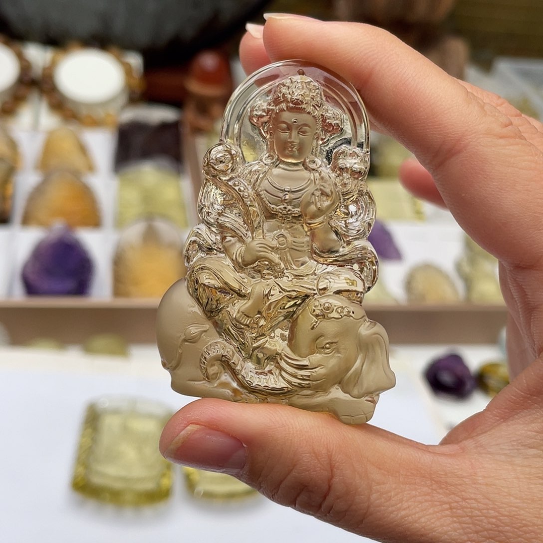 星***瞳未镶嵌颈饰水晶定制