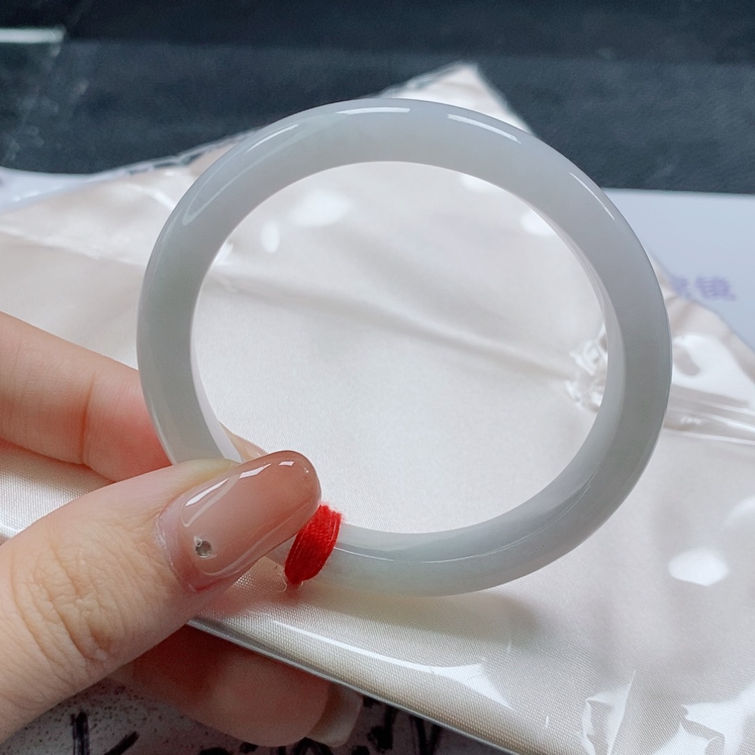 【闪购商品】未镶嵌手镯（贵妃镯）翡翠521号