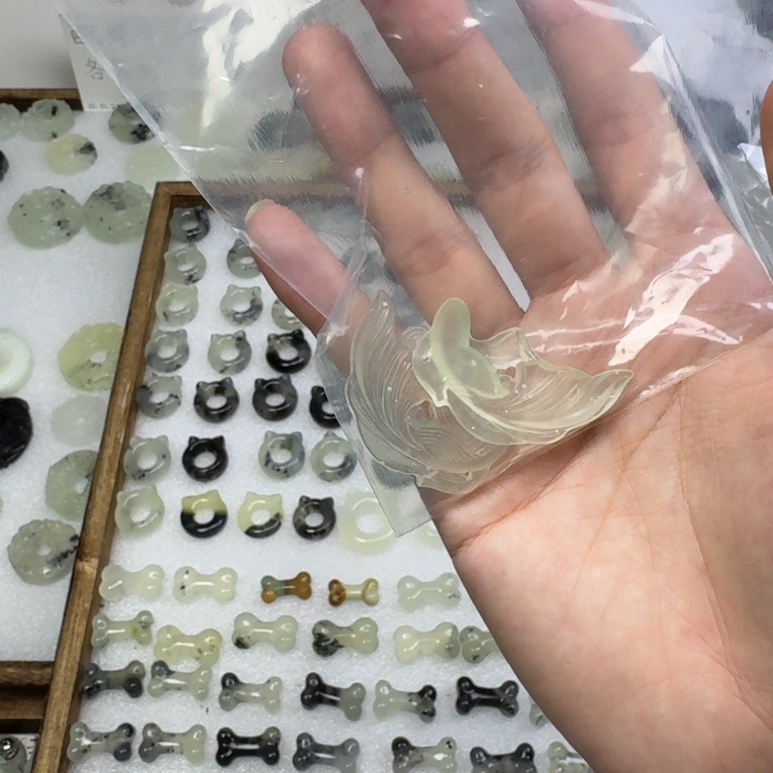 乐***士蛇纹石玉未镶嵌项链