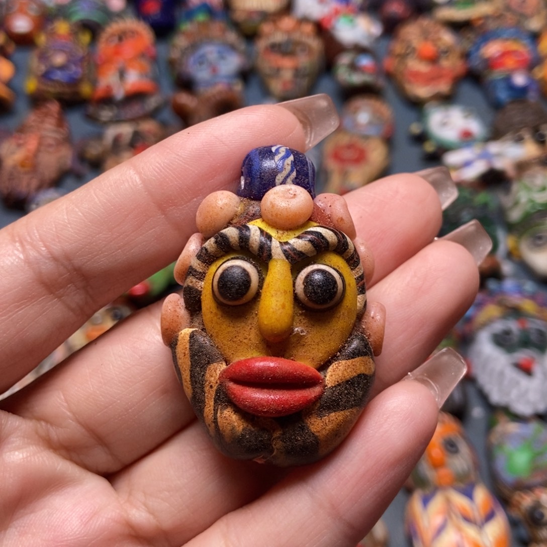 颈饰玻璃印度尼西亚大红唇