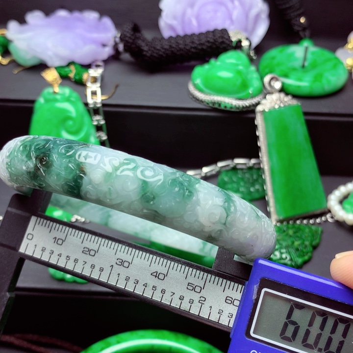 翡翠未镶嵌手镯…．．