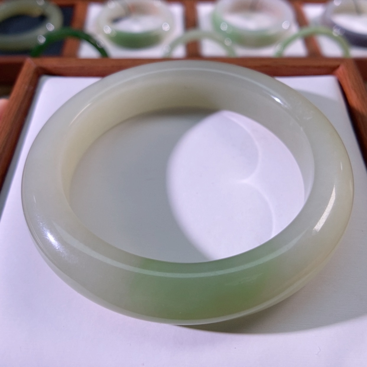 【闪购商品】未镶嵌手镯和田玉（翠青玉）晴底翠青