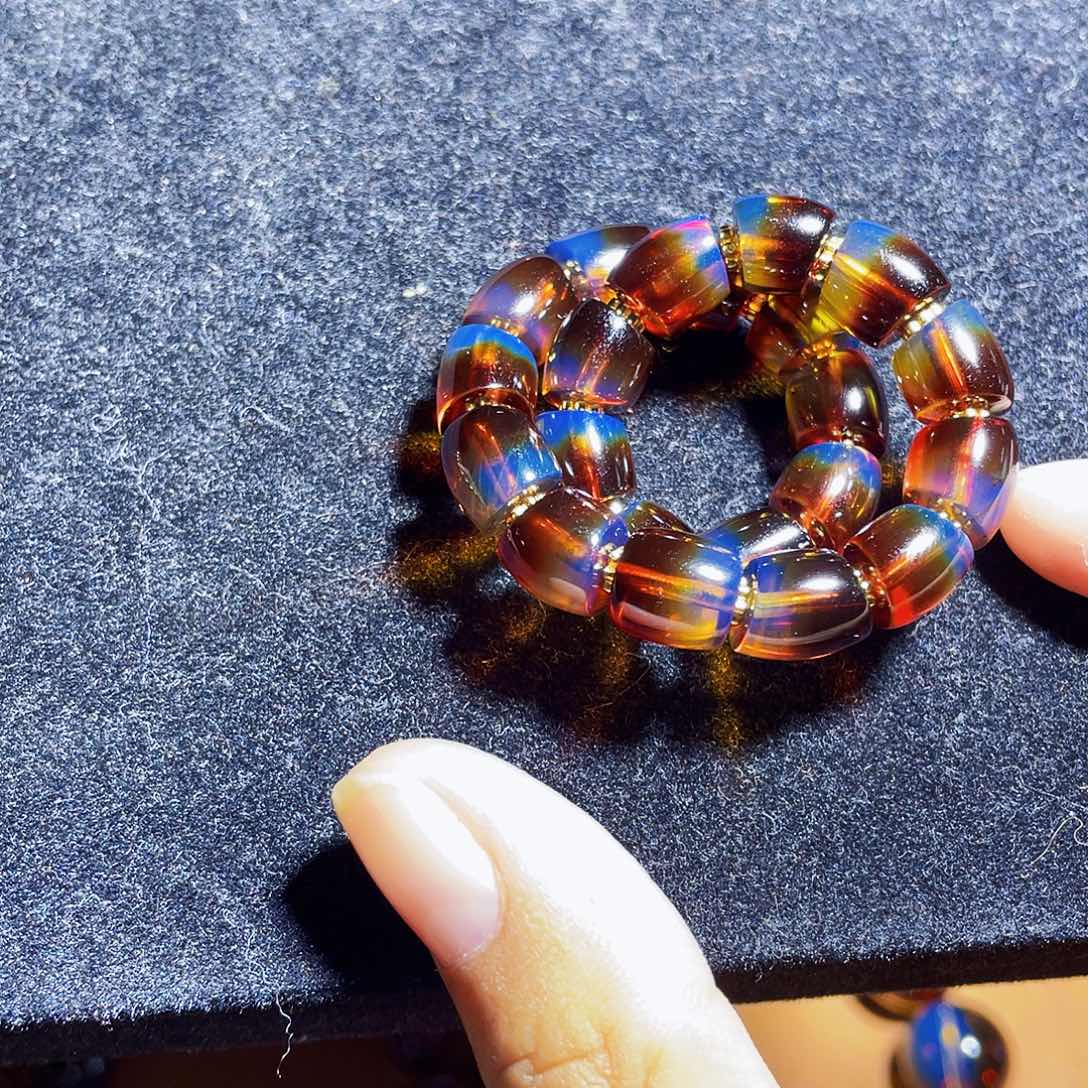 蓝珀裸石未镶嵌强*猪大肠红蓝