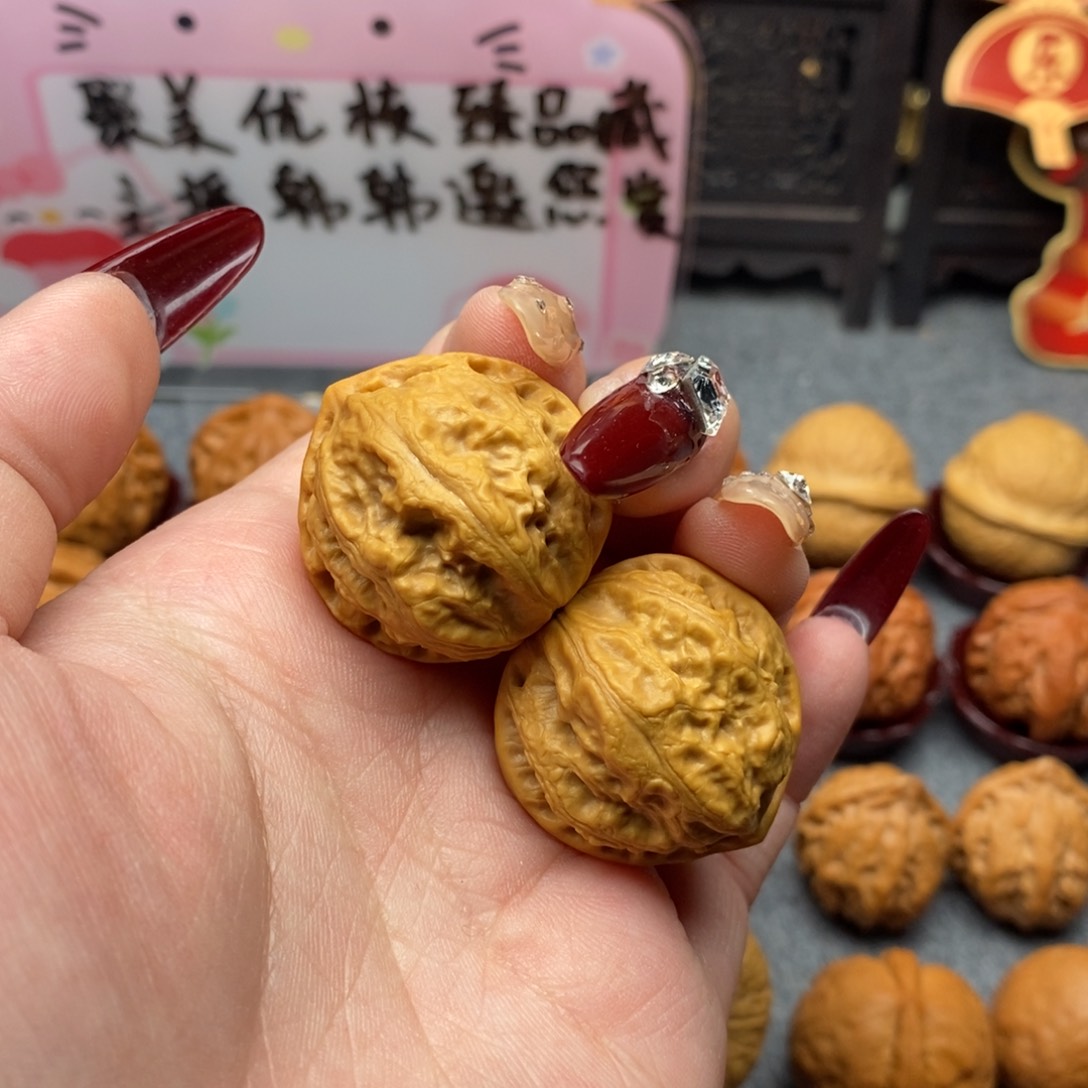 文玩核桃把件桃心龙脊
