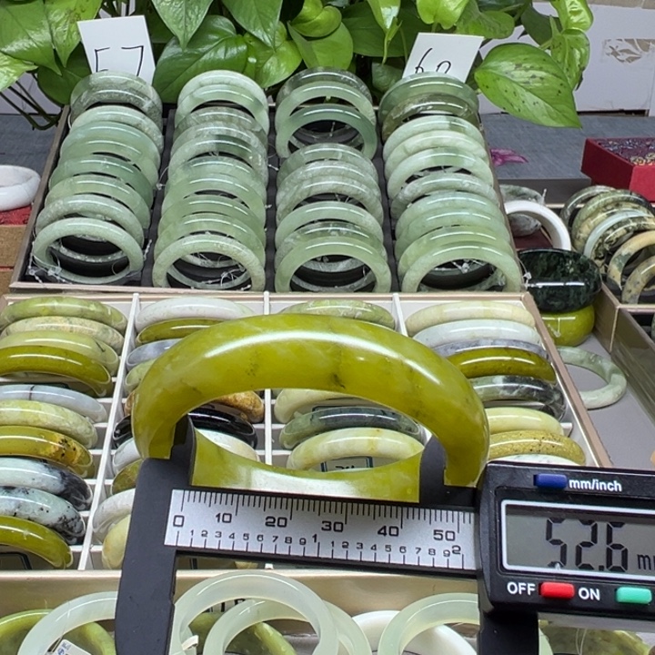 蛇纹石玉未镶嵌手镯31