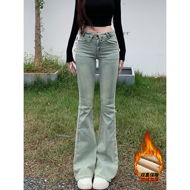 设计感字母翻腰加绒微喇牛仔裤女2025冬季新款高腰修身显瘦喇叭裤