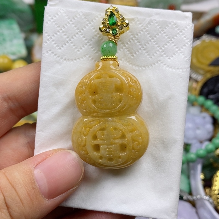 翡翠吊坠(赠链)未镶嵌