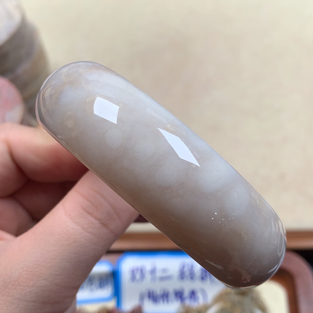 未镶嵌56.7圈口漏300/个。06硅化珊瑚（珊瑚玉）