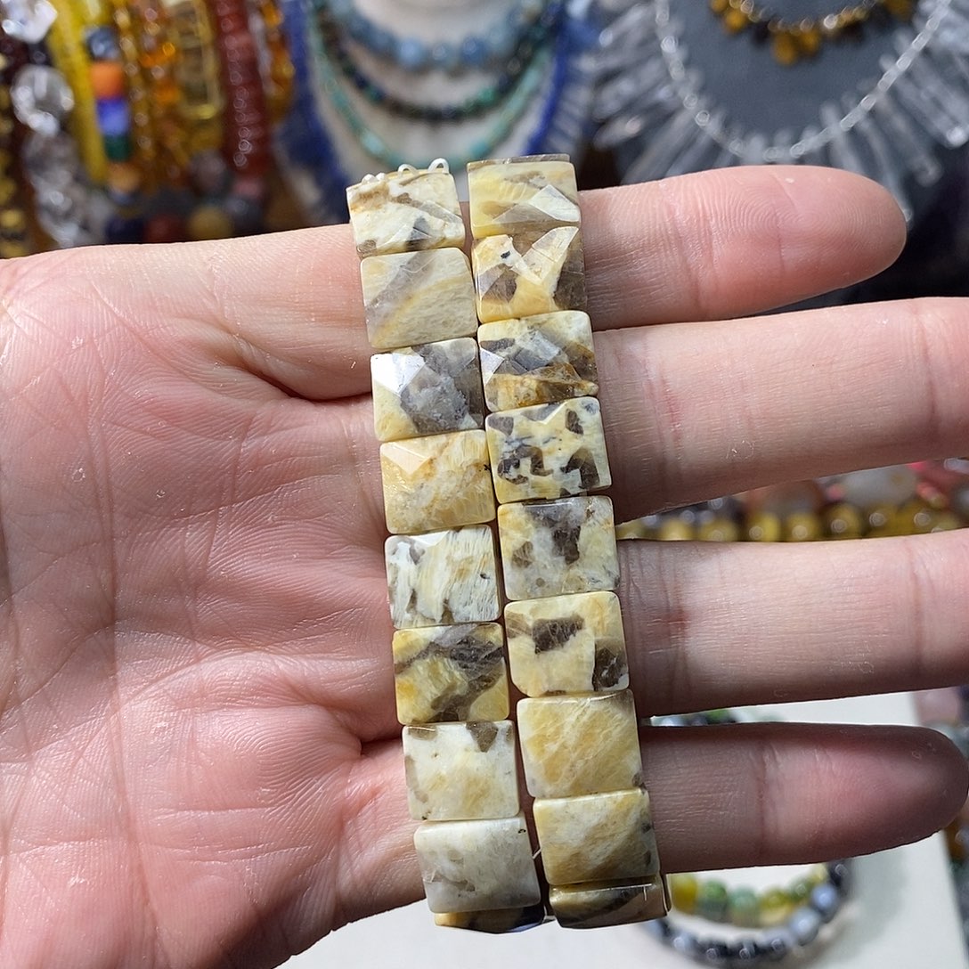 石英质玉未镶嵌，蚕石切面手牌12mm一圈，