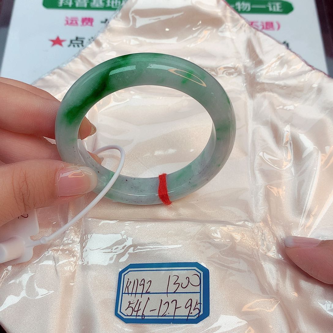 翡翠手镯未镶嵌缅甸翡翠