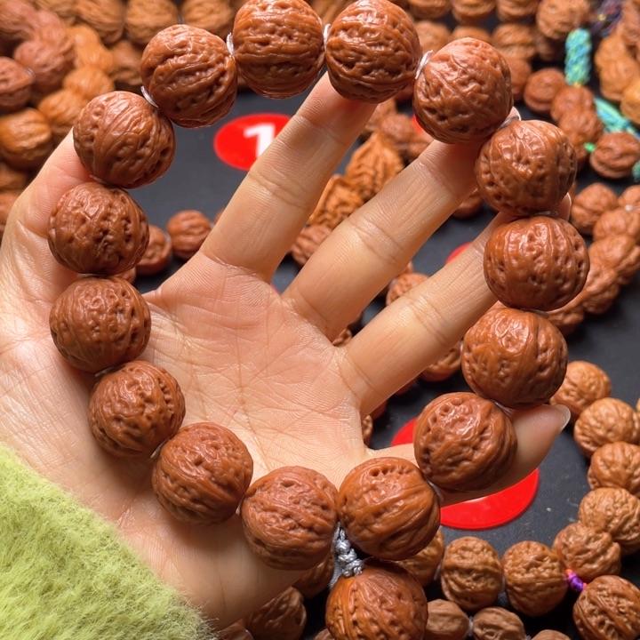 文玩核桃吊坠绣球