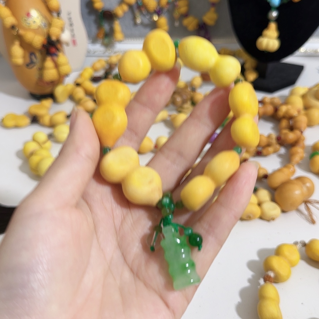 2***3素皮小扁手串256元
