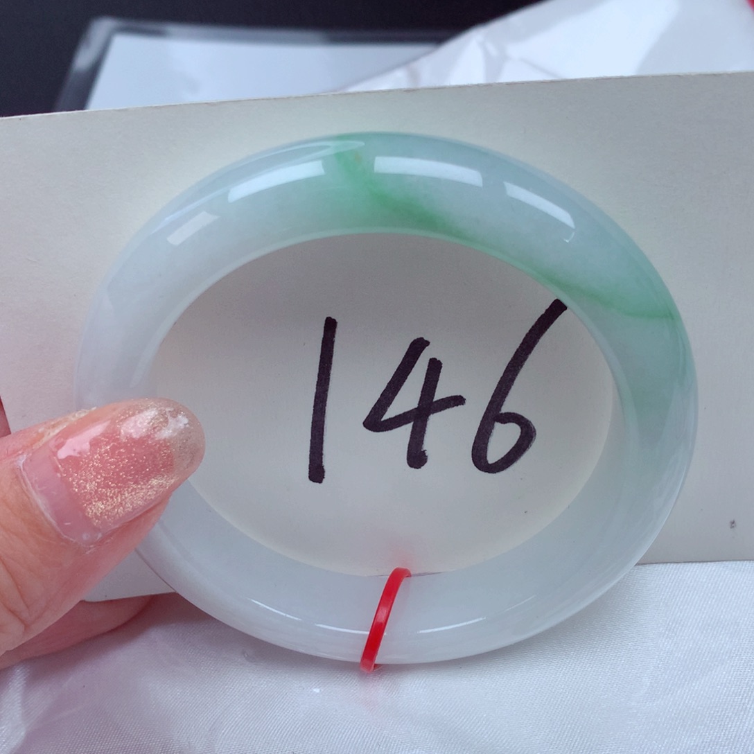 翡翠手镯未镶嵌翡翠