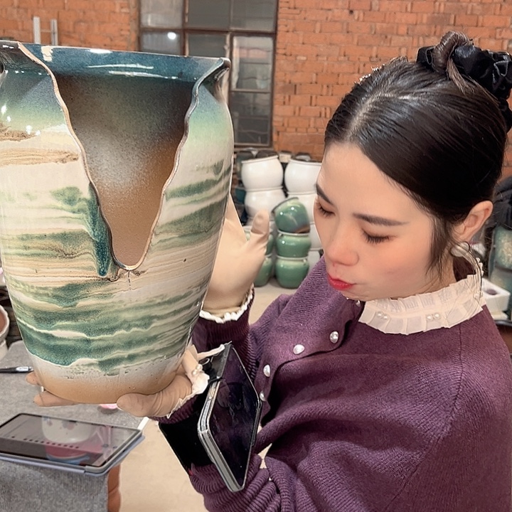 瑕疵口20高30花盆……