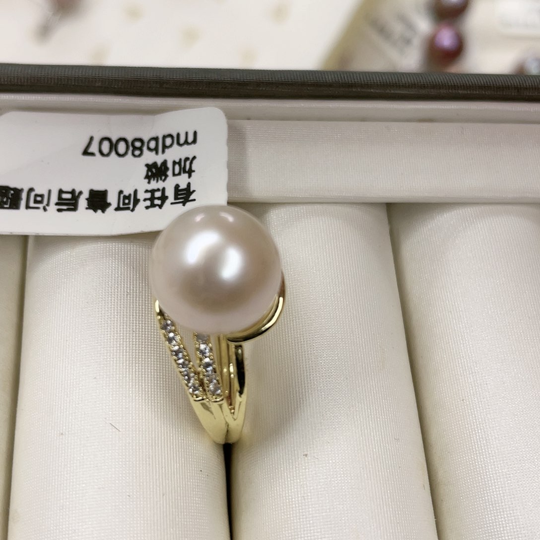 淡水珍珠吊坠(赠链)未镶嵌