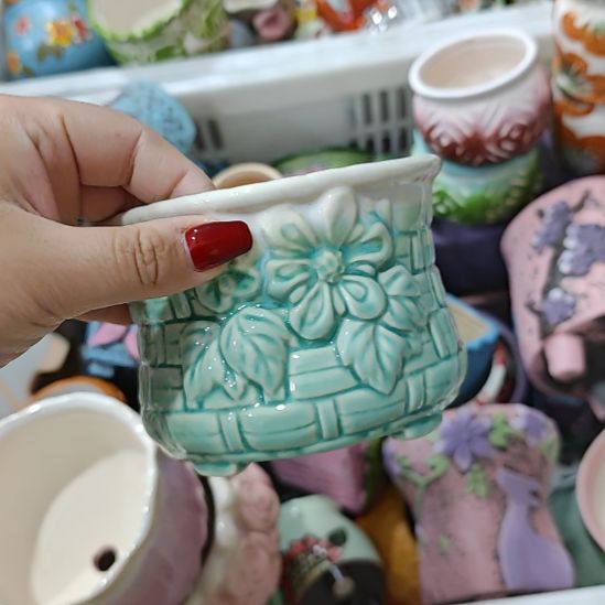 当场拍满15元发货不凑不发，花盆盆口不方不圆有针孔黑点是正常的，