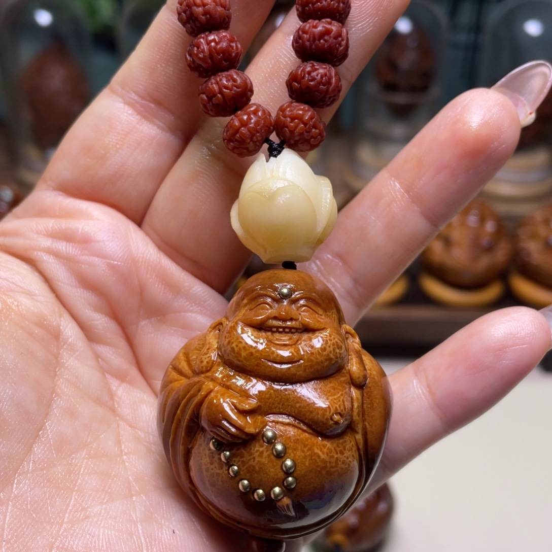 橄榄核吊坠镶嵌弥勒手把