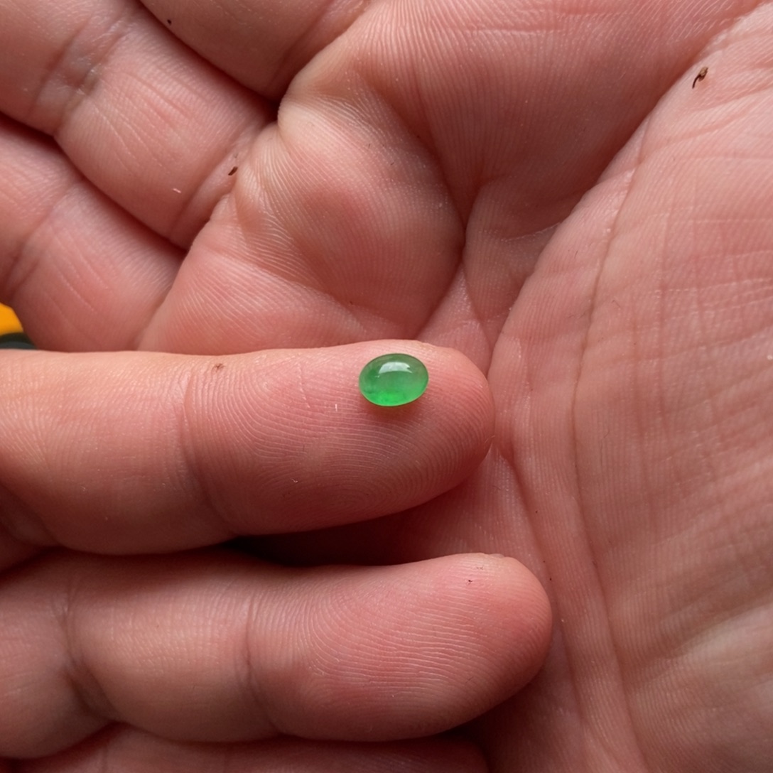 翡翠颈饰未镶嵌天然翡翠，小精品