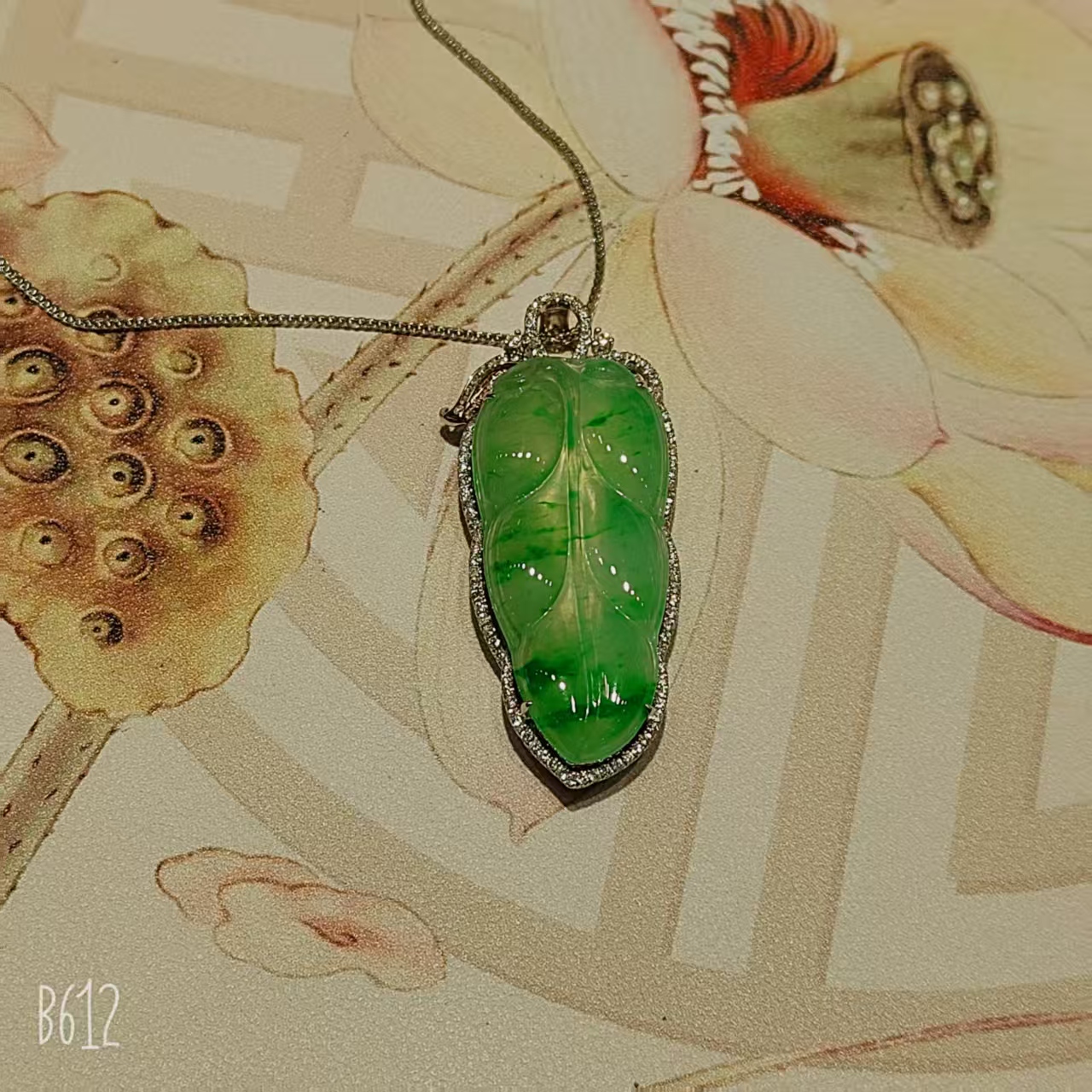 18K金镶嵌翡翠叶子吊坠205