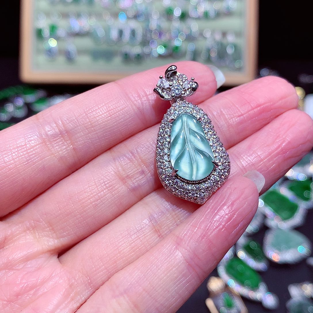 【闪购商品】翡翠吊坠(不含链)未镶嵌