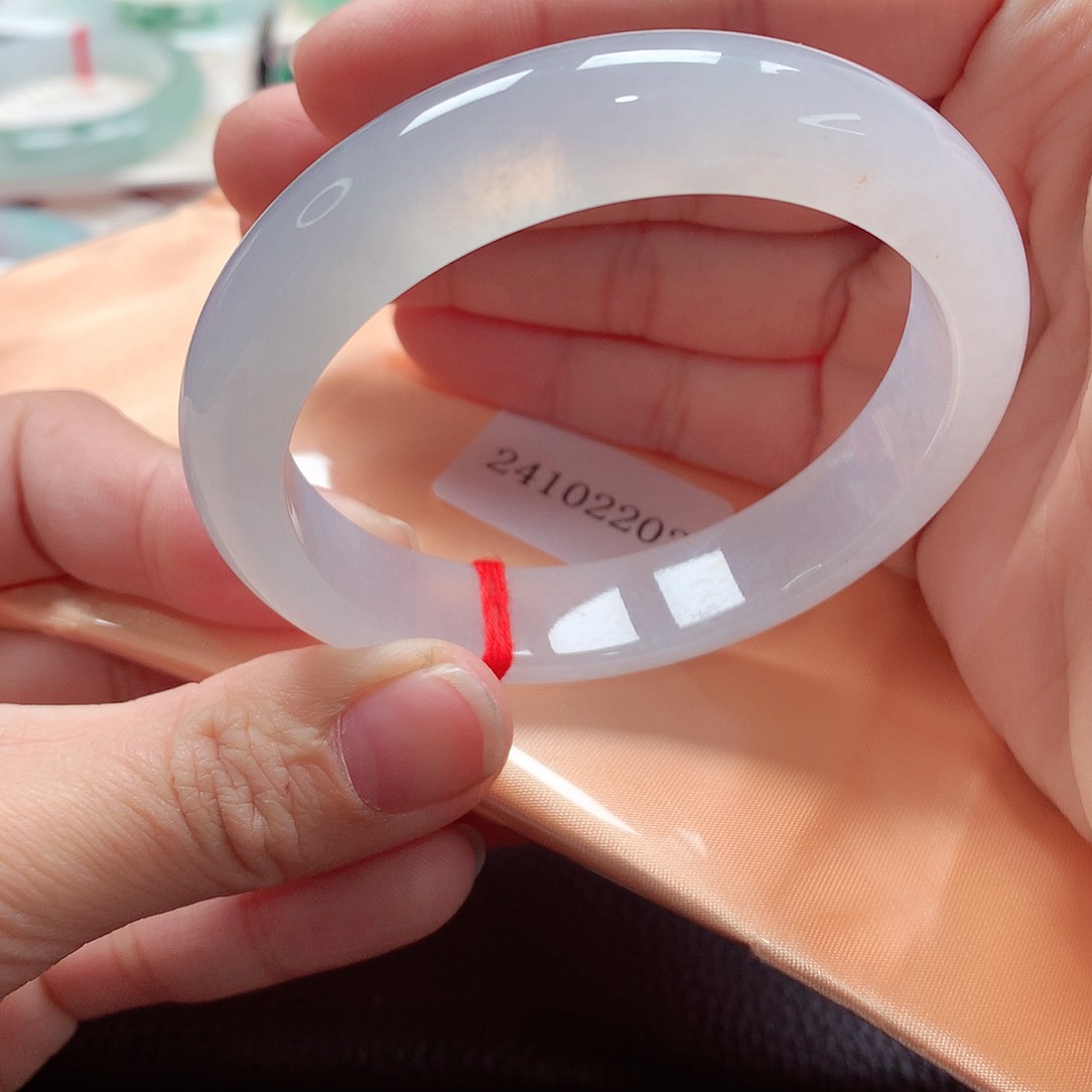 翡翠手镯未镶嵌天然A货翡翠