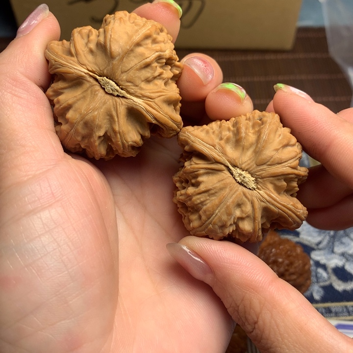 吊坠文玩核桃智**里白狮子