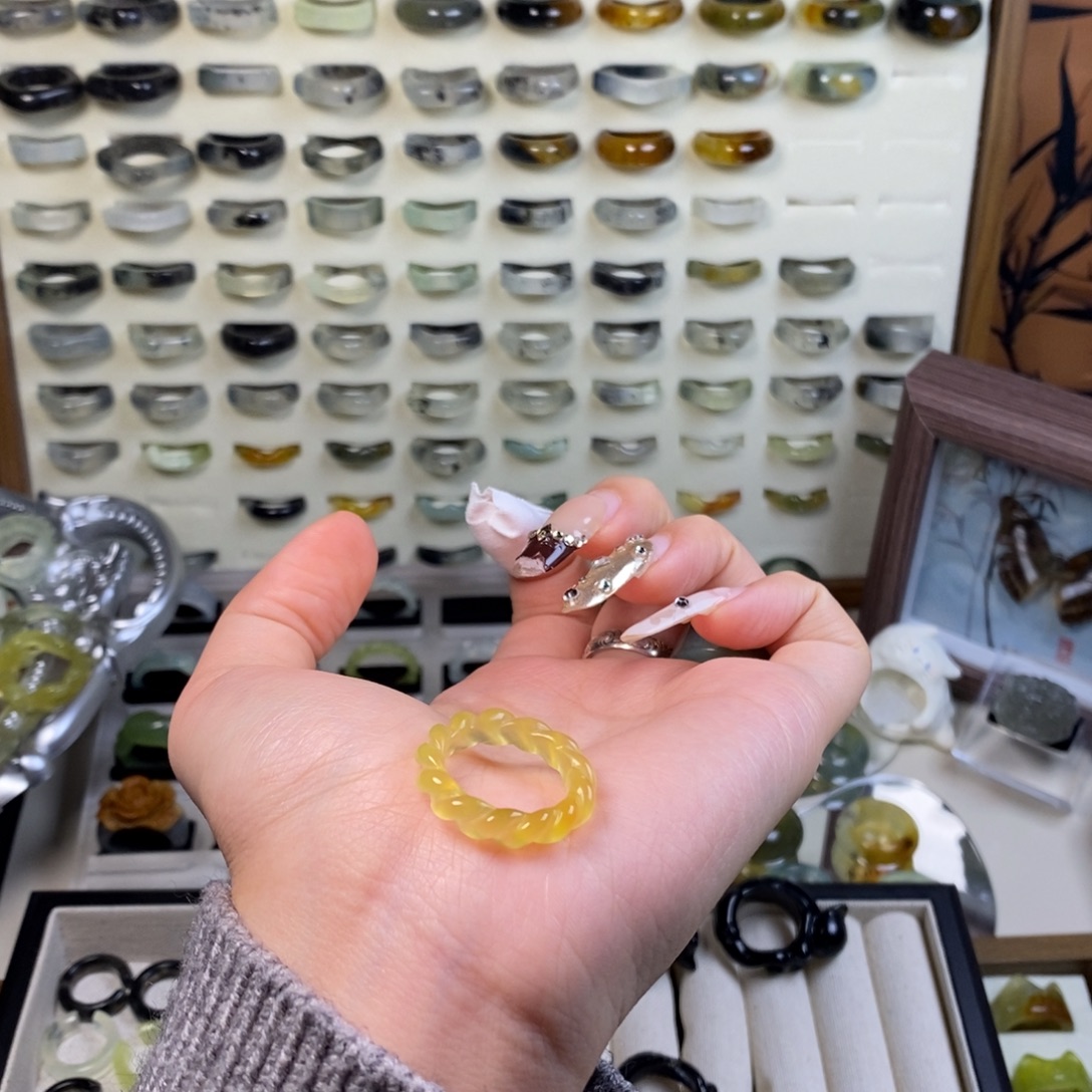 幸***以蛇纹石玉未镶嵌戒指