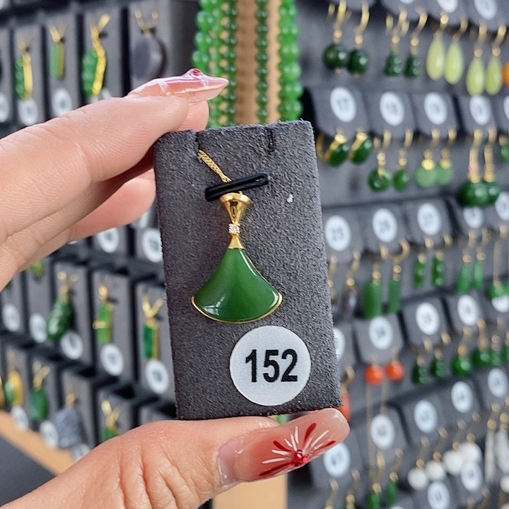 和田玉吊坠(赠链)18K金镶嵌