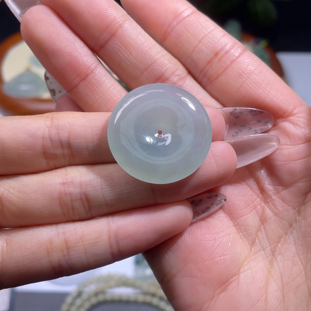 翡翠颈饰未镶嵌扣子