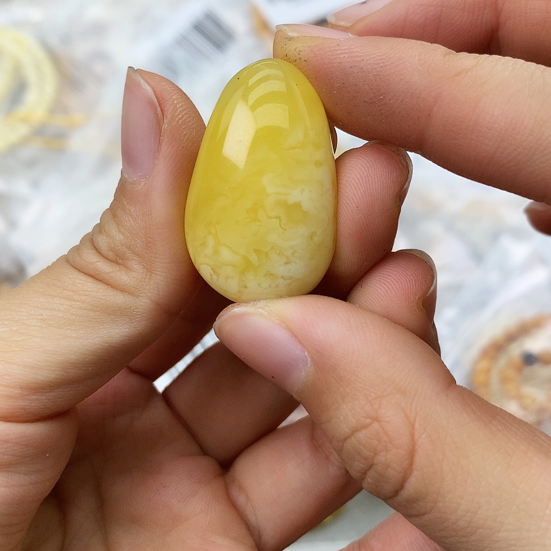 未镶嵌琥珀珠宝奇石
