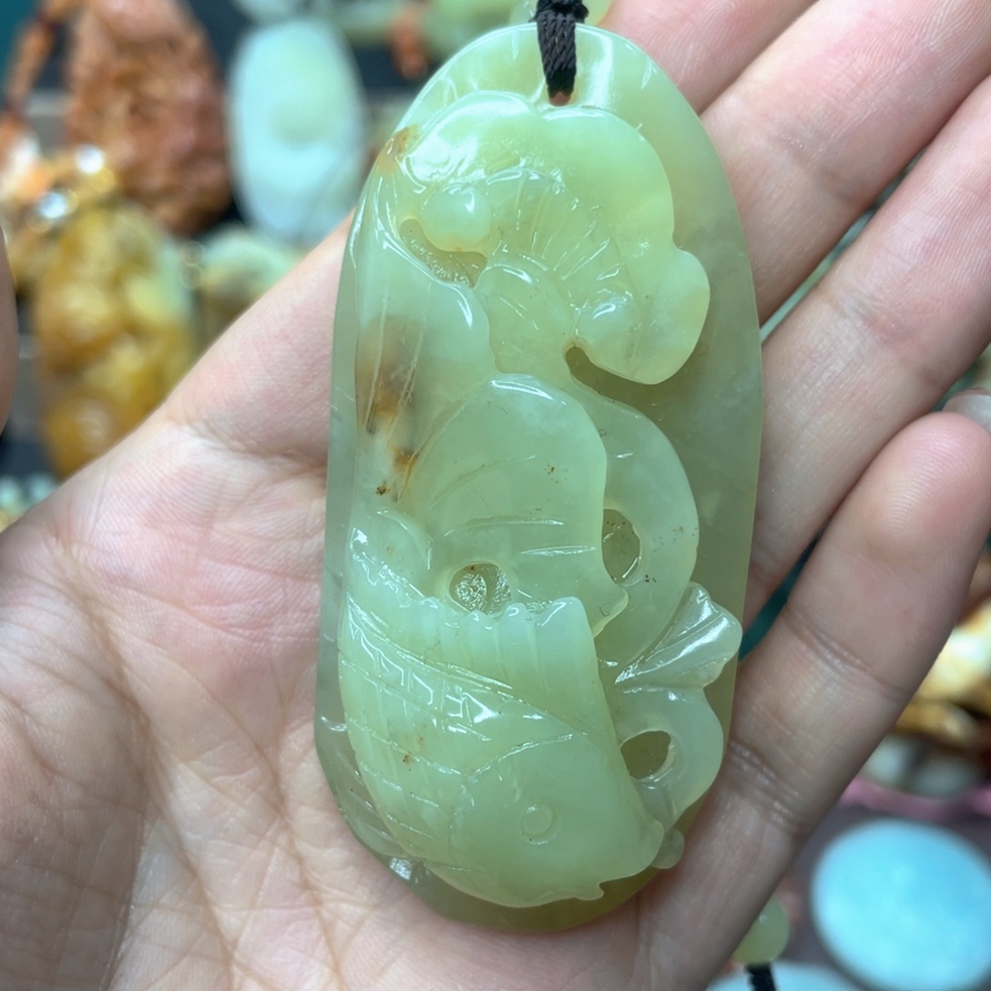 蛇纹石玉颈饰未镶嵌