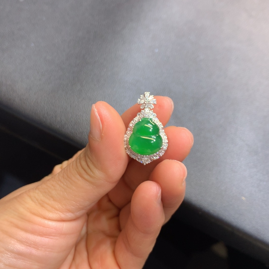 翡翠吊坠(不含链)18K金镶嵌