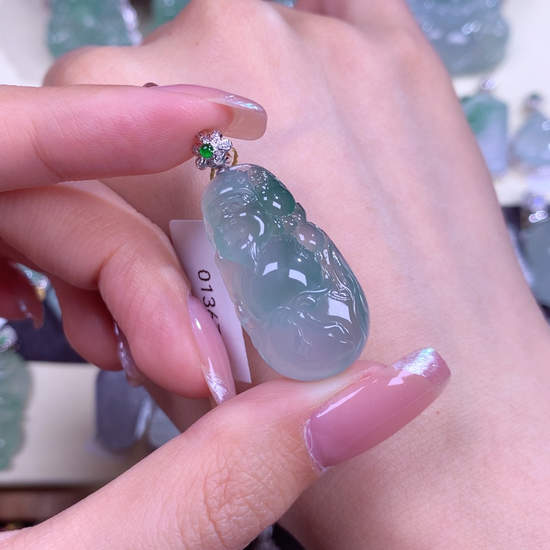 翡翠颈饰18K金镶嵌财神