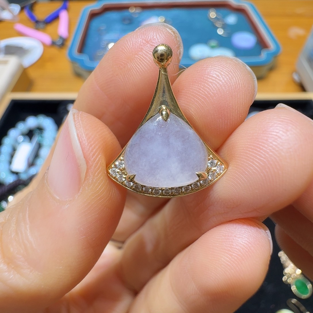 翡翠18K金镶嵌吊坠(赠链)