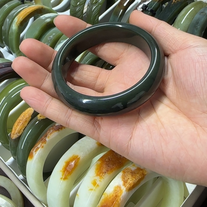 岫岩老玉（透闪石质玉）未镶嵌颈饰