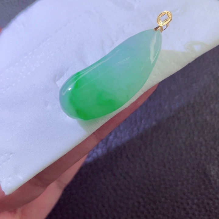 翡翠18K金镶嵌颈饰翡翠