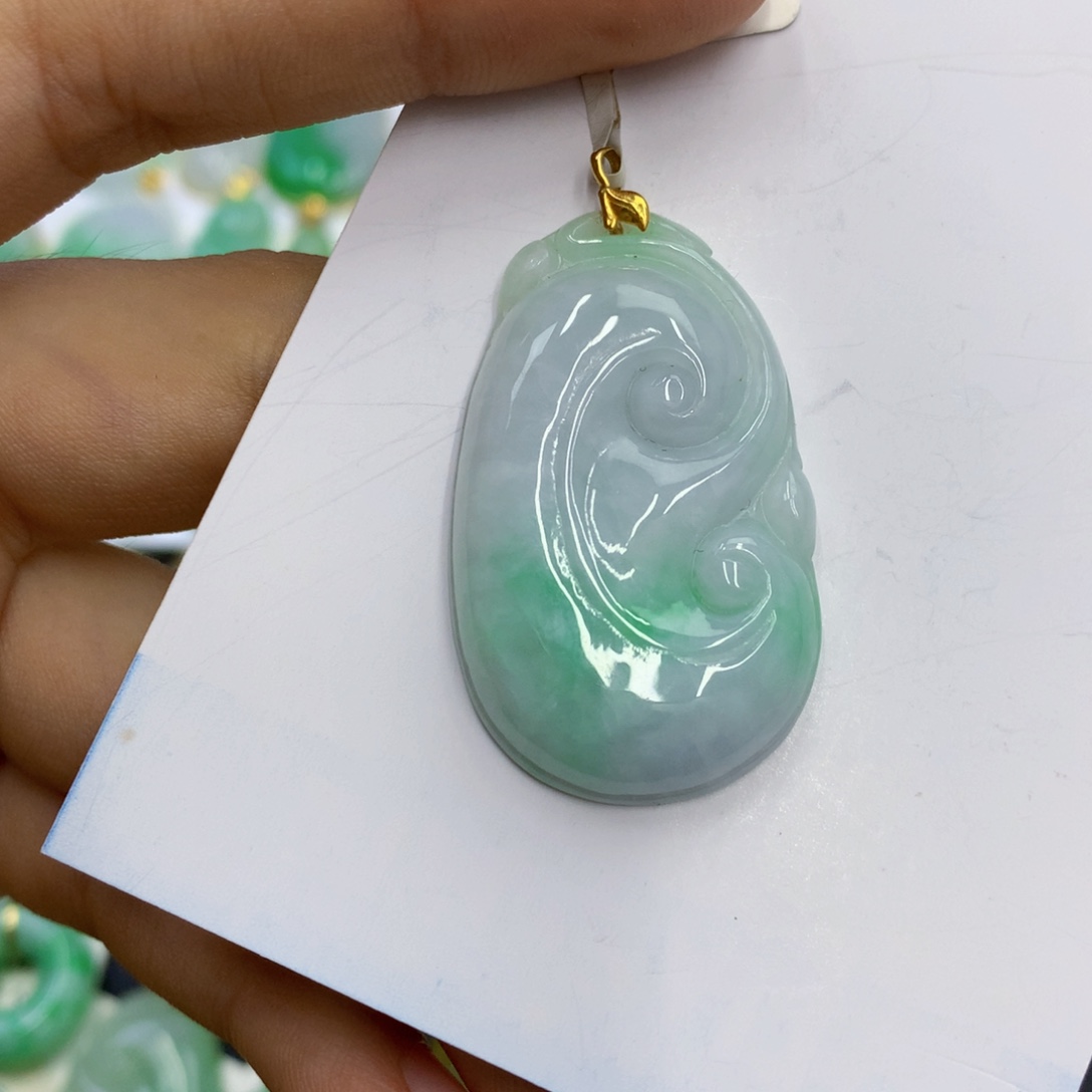 翡翠18K金镶嵌颈饰翡翠