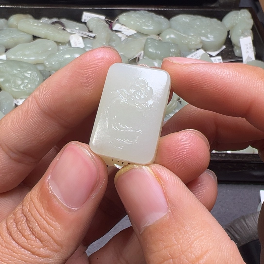 和田玉颈饰未镶嵌