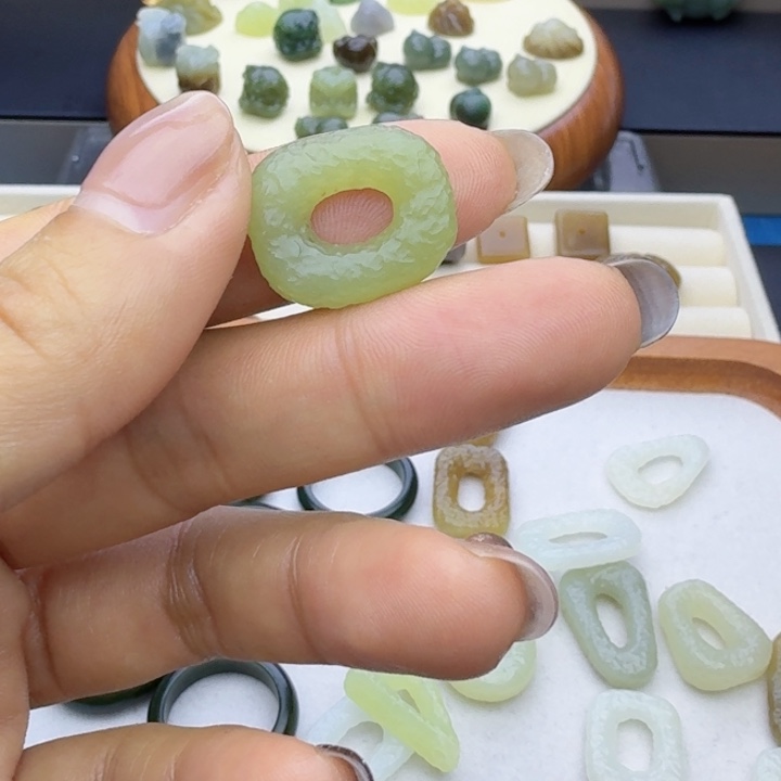 一****和田玉（糖玉）未镶嵌车挂