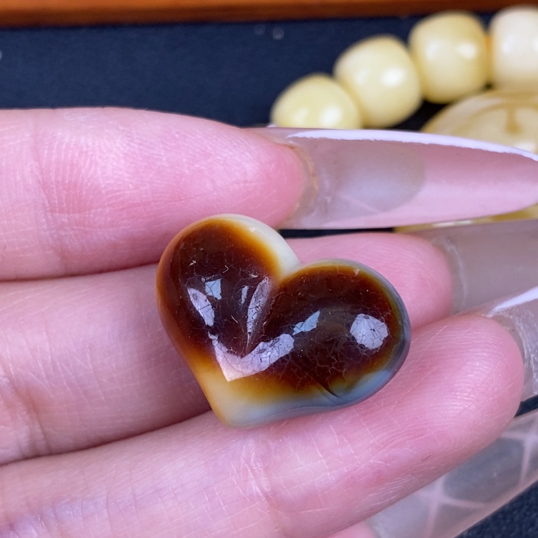 琥珀未镶嵌珠宝奇石240