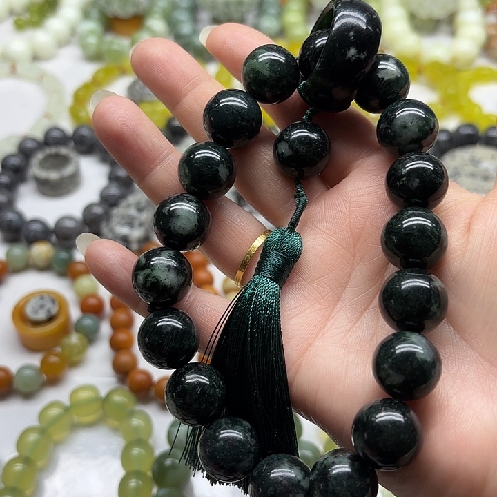 蛇纹石玉未镶嵌手持