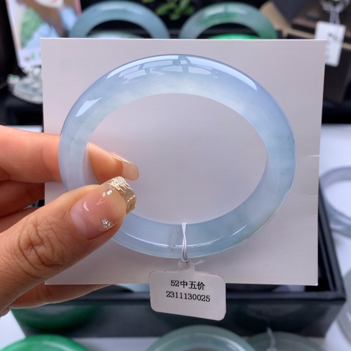 翡翠手镯未镶嵌正圈