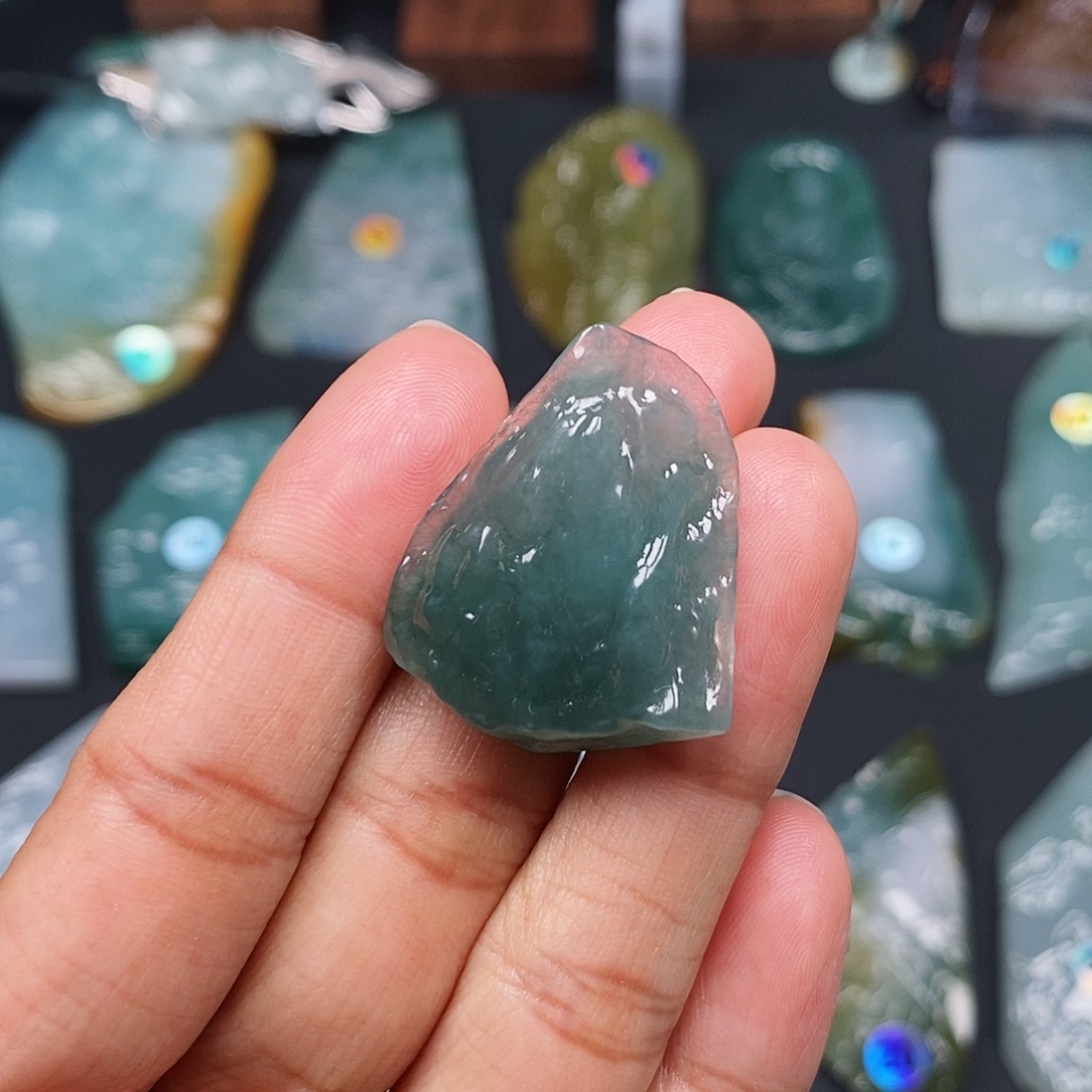 翡翠颈饰未镶嵌翡翠