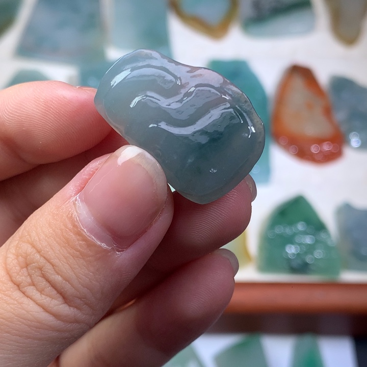 翡翠未镶嵌颈饰好