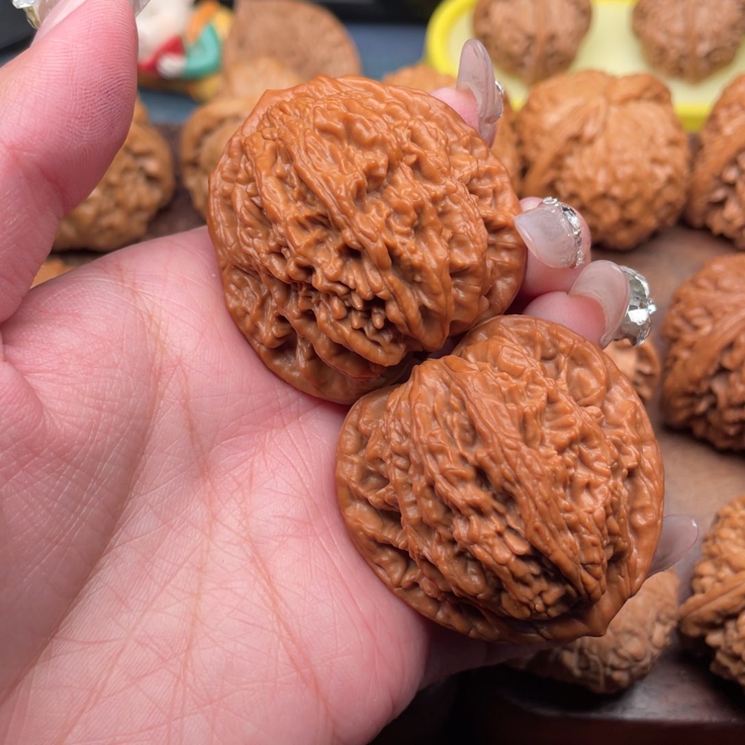 文玩核桃把件自***魂全品红皮虎头43