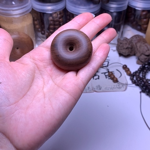 檀香木吊坠老山檀香黑肉面包扣微瑕