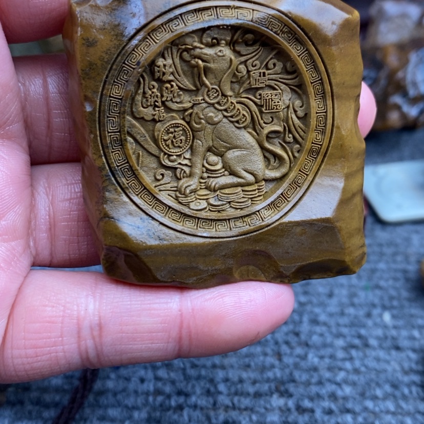 【闪购商品】考****。原石雕刻手把件